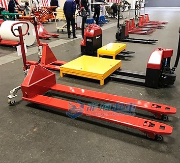 BM重載型手動液壓搬運車實物圖二